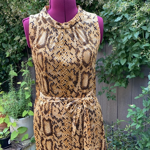 Vintage dress or lounger size small - Picture 6 of 9